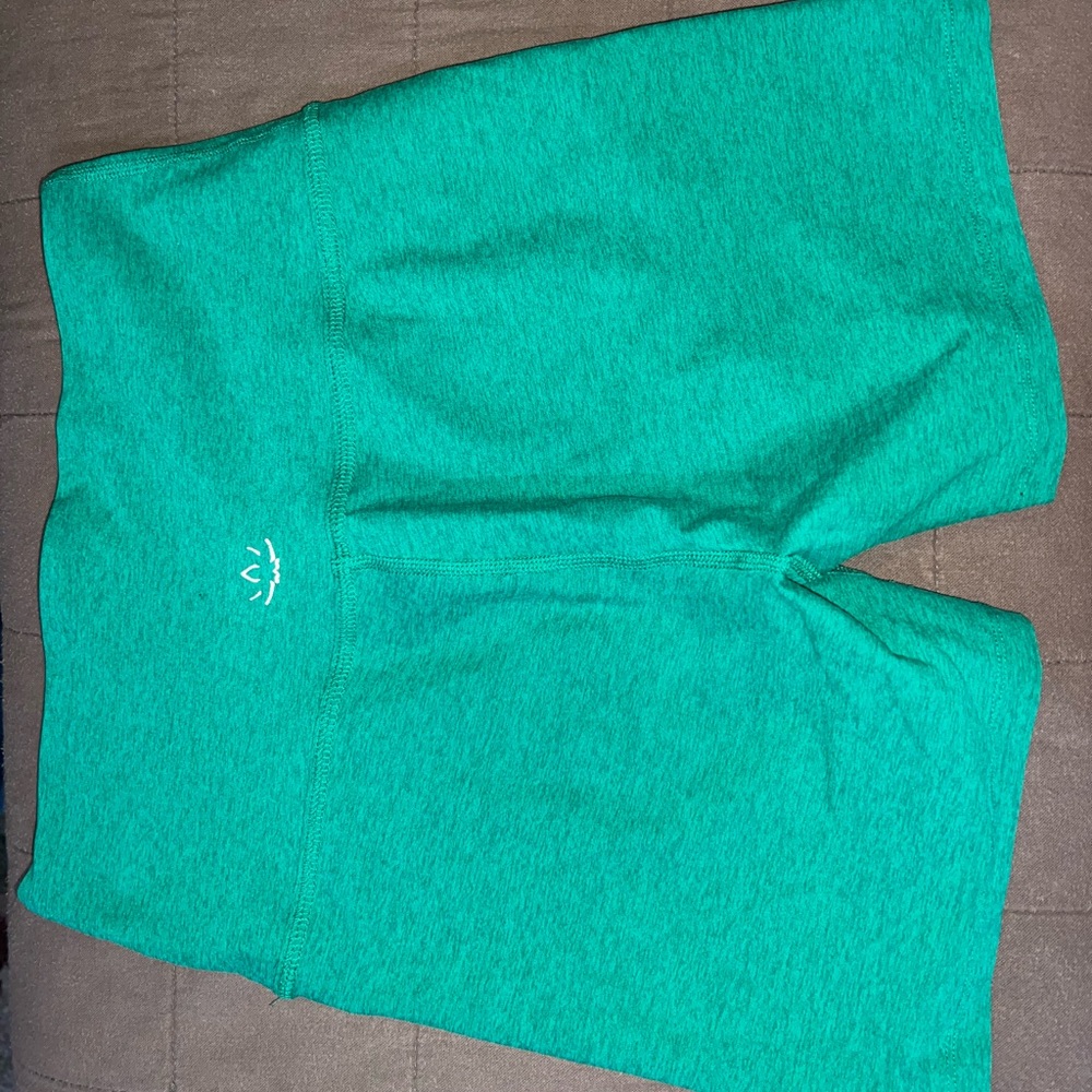 Beyond Yoga Emerald Green Keep the Pace 5” Shorts